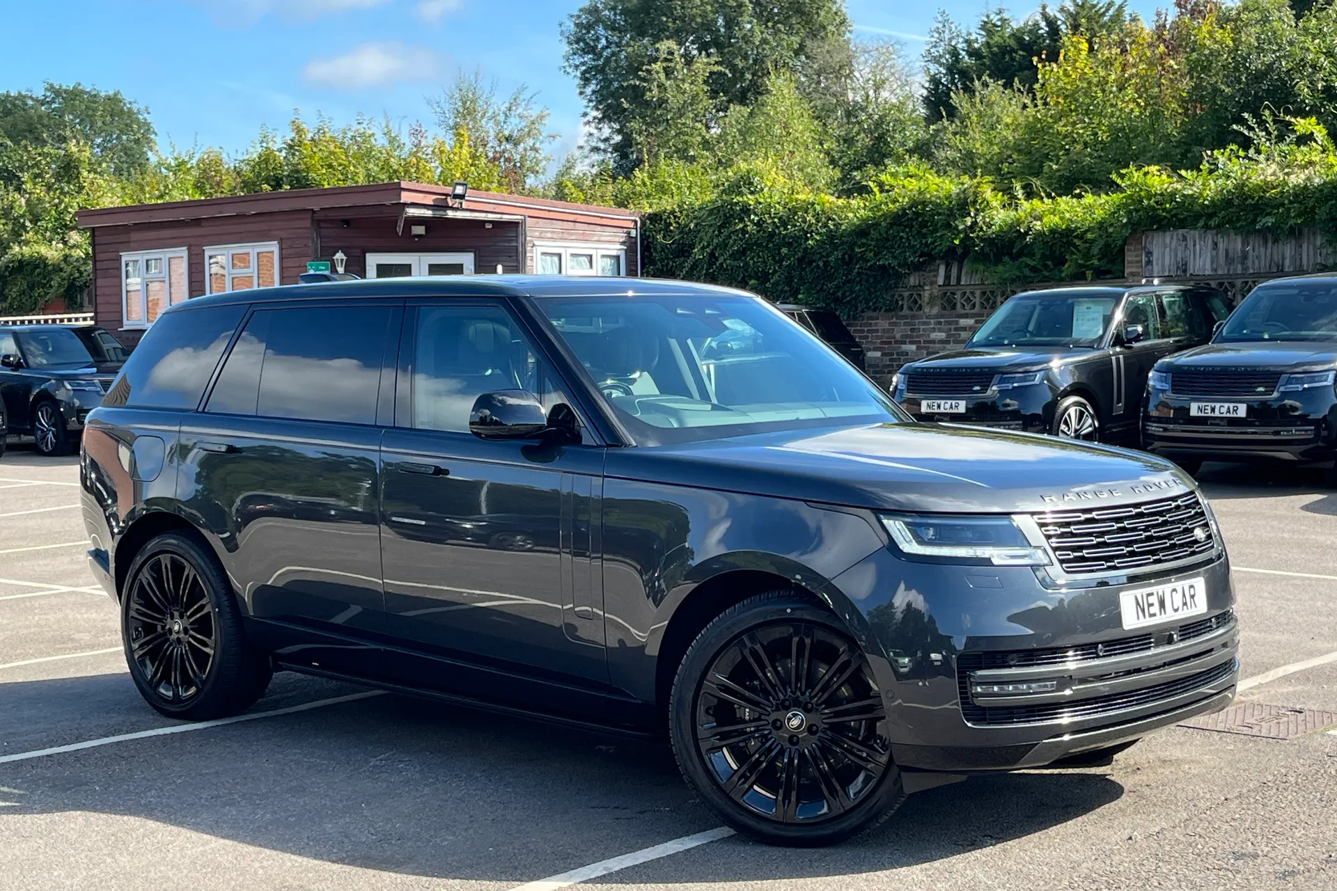 LAND ROVER RANGE ROVER focused image