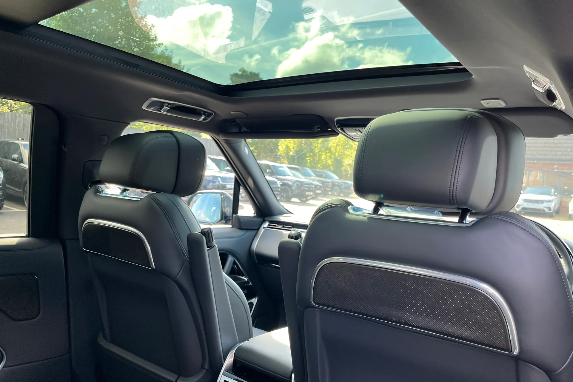 LAND ROVER RANGE ROVER thumbnail image number 17