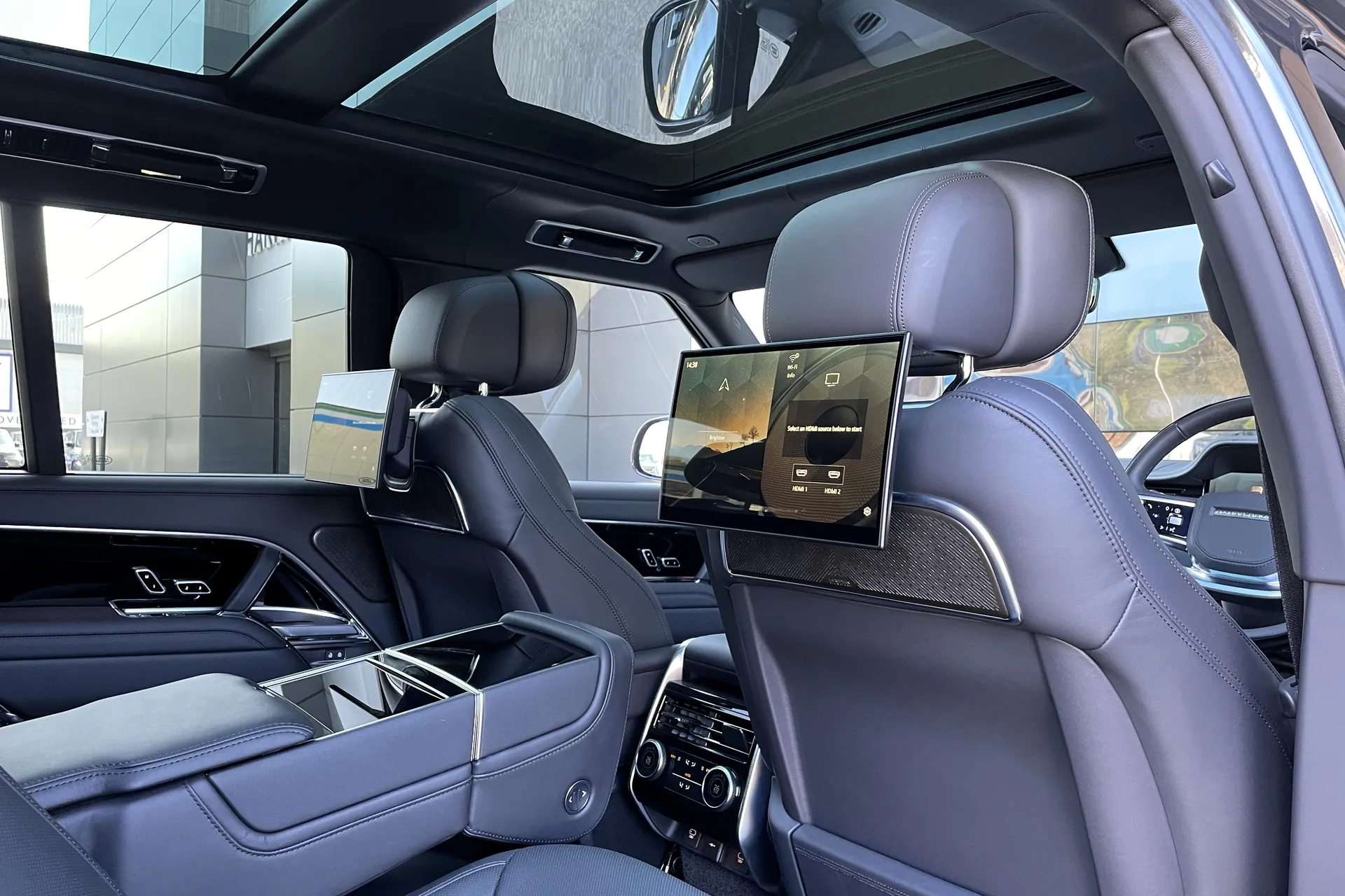 LAND ROVER RANGE ROVER thumbnail image number 4