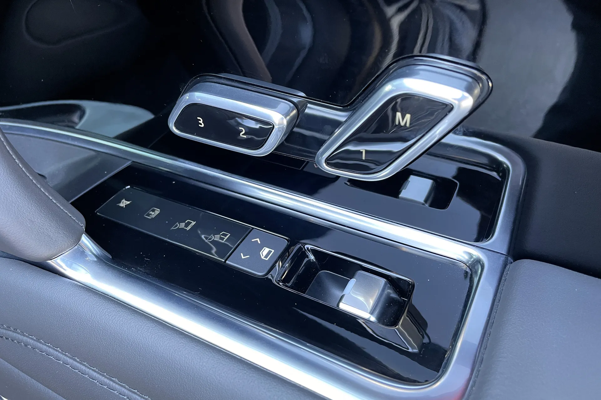 LAND ROVER RANGE ROVER thumbnail image number 34