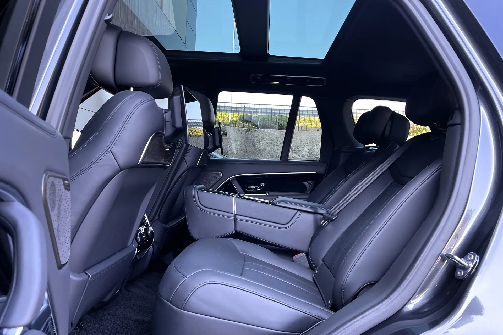 LAND ROVER RANGE ROVER thumbnail image number 41