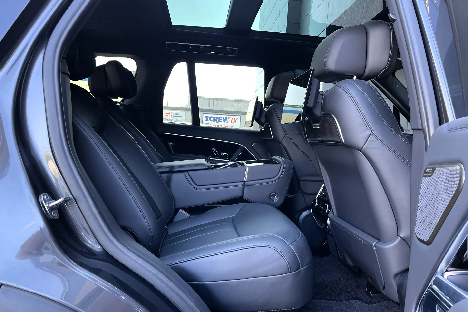 LAND ROVER RANGE ROVER thumbnail image number 30