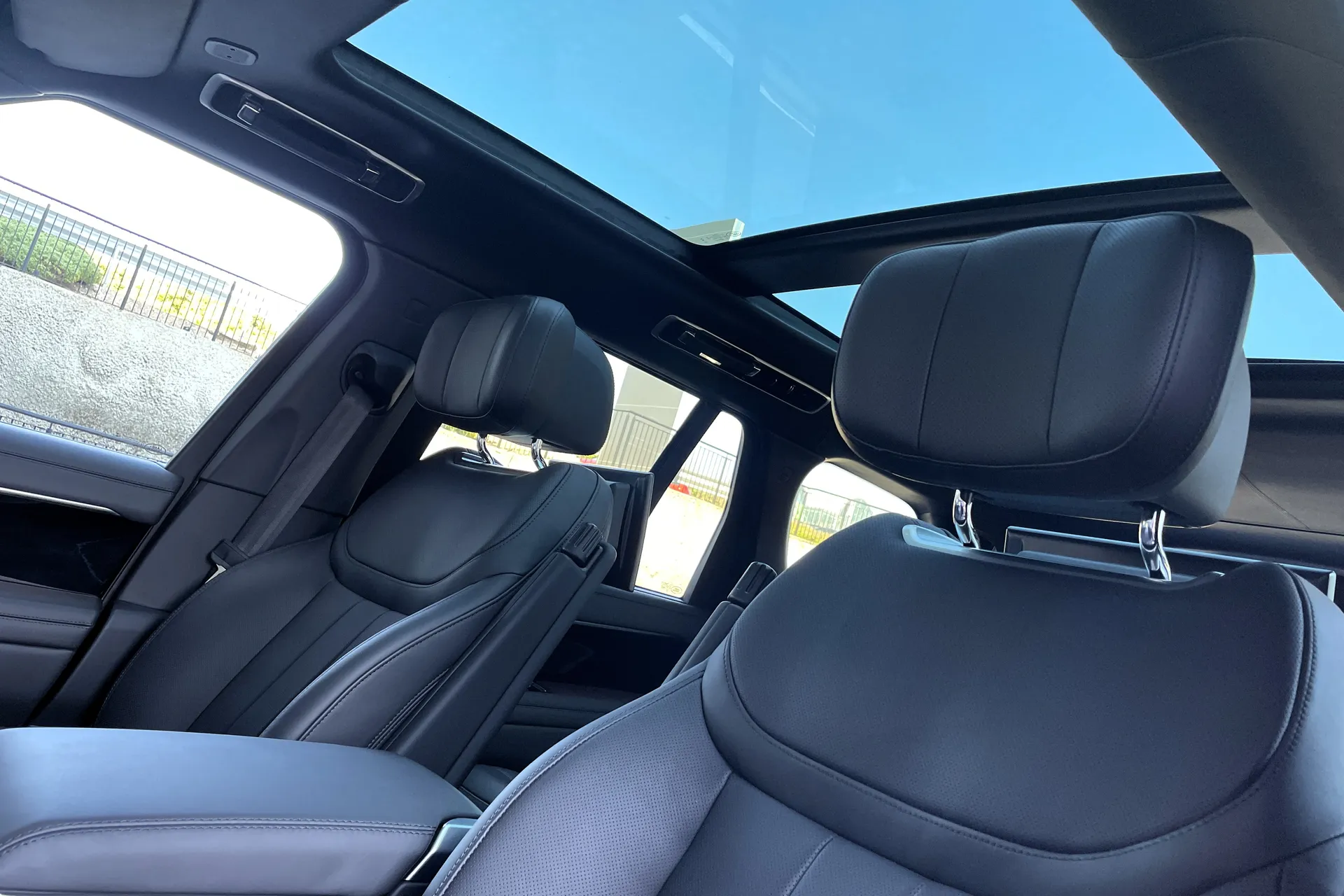 LAND ROVER RANGE ROVER thumbnail image number 5