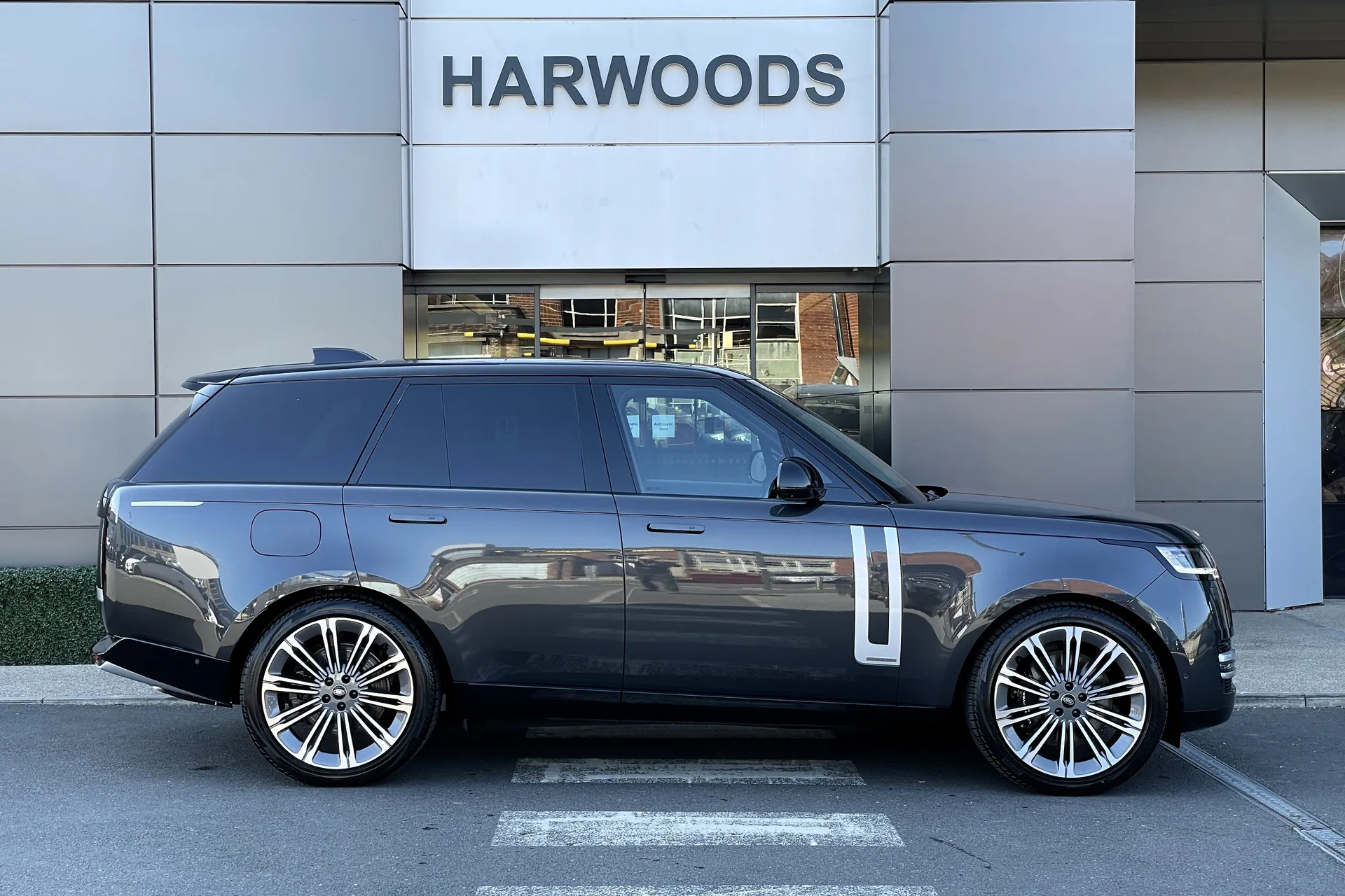 LAND ROVER RANGE ROVER thumbnail image number 2