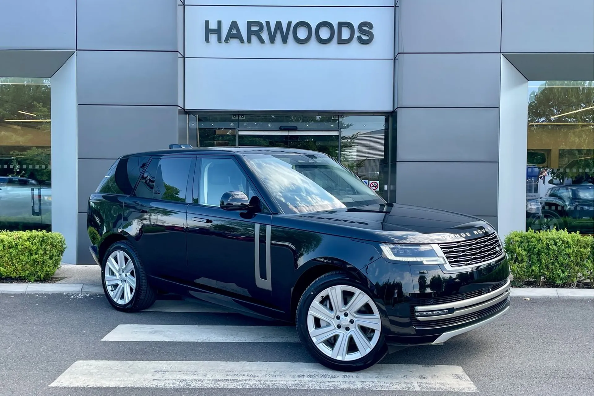 LAND ROVER RANGE ROVER focused image
