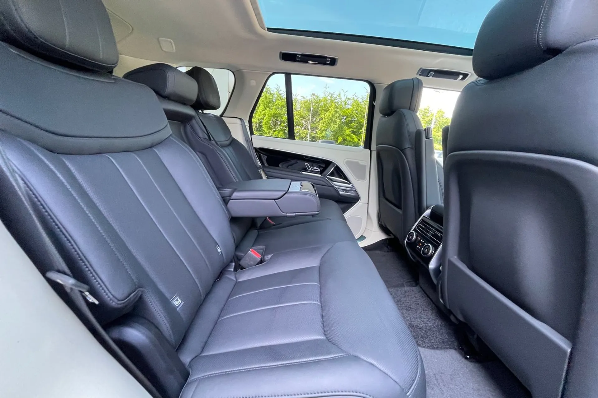 LAND ROVER RANGE ROVER thumbnail image number 45