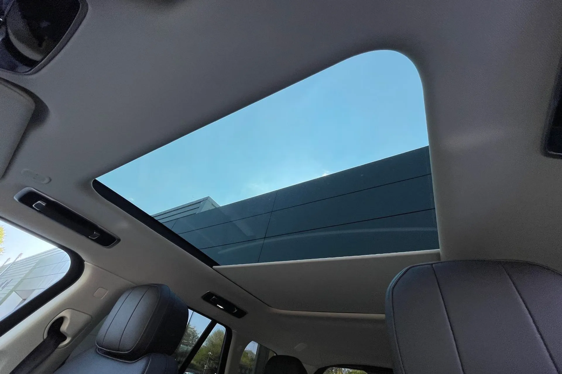 LAND ROVER RANGE ROVER thumbnail image number 5