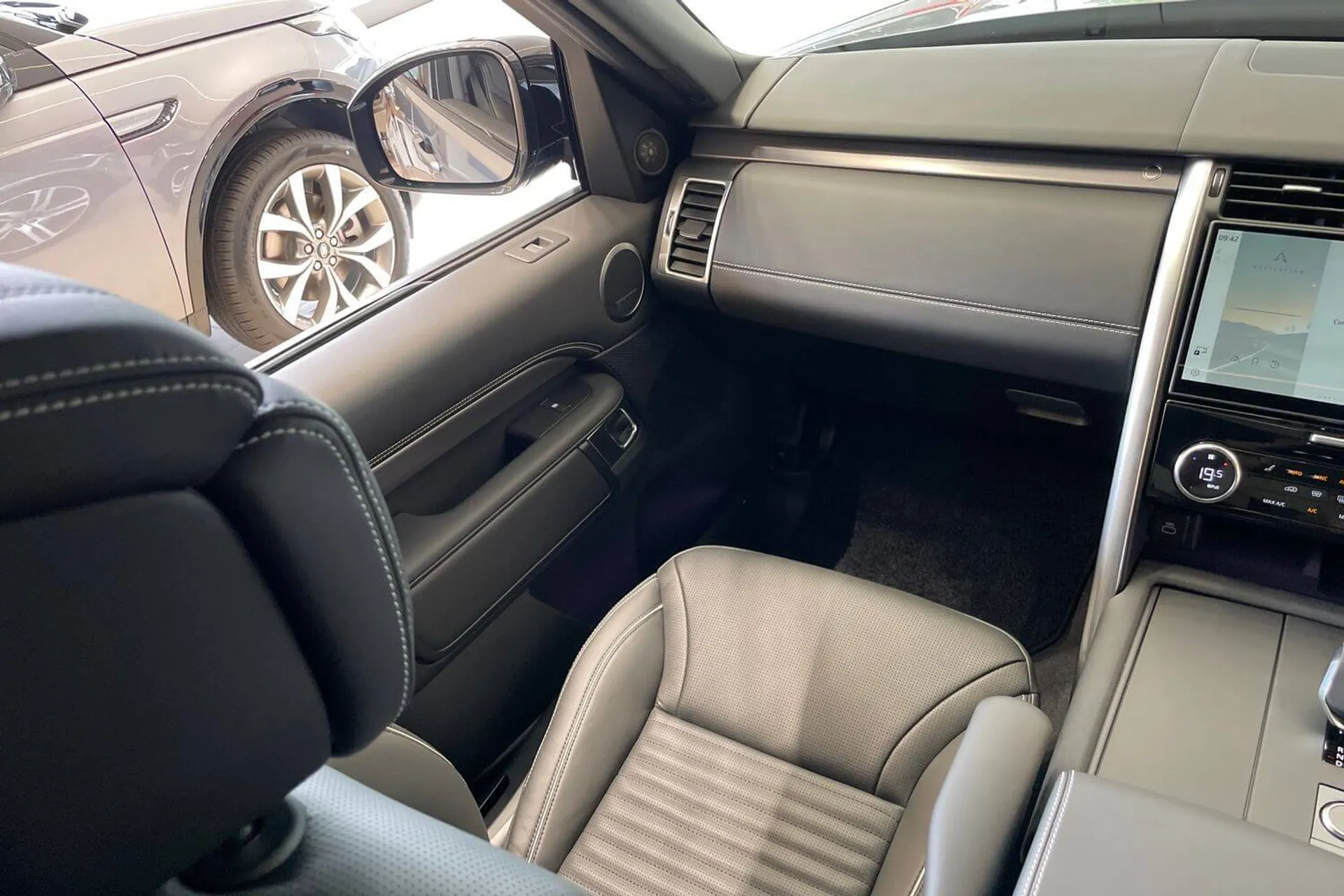 LAND ROVER DISCOVERY thumbnail image number 13