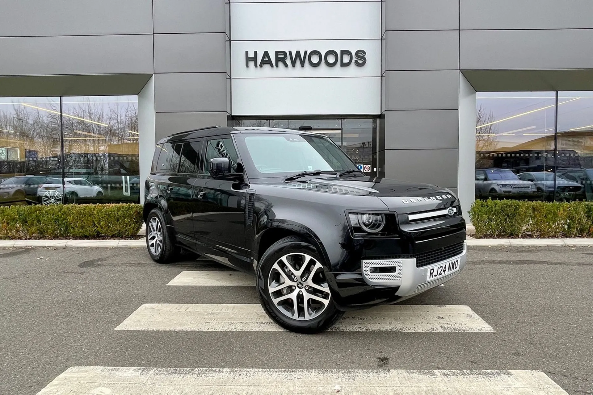 LAND ROVER DEFENDER focused image