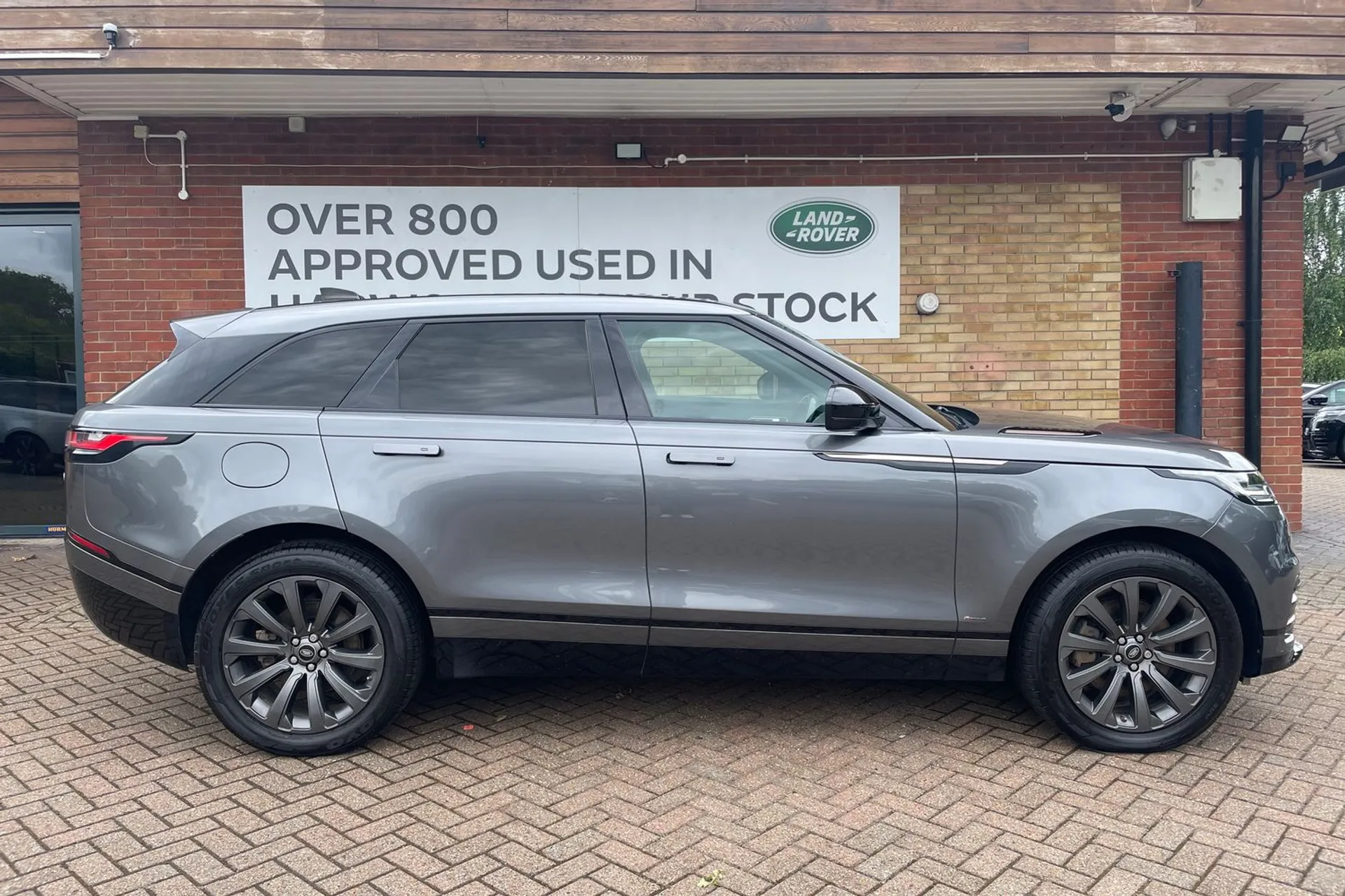 LAND ROVER RANGE ROVER VELAR thumbnail image number 2