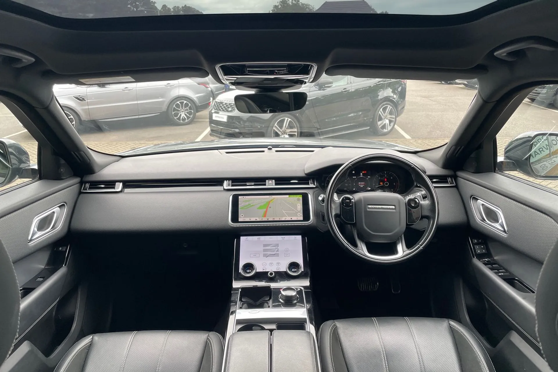 LAND ROVER RANGE ROVER VELAR thumbnail image number 3