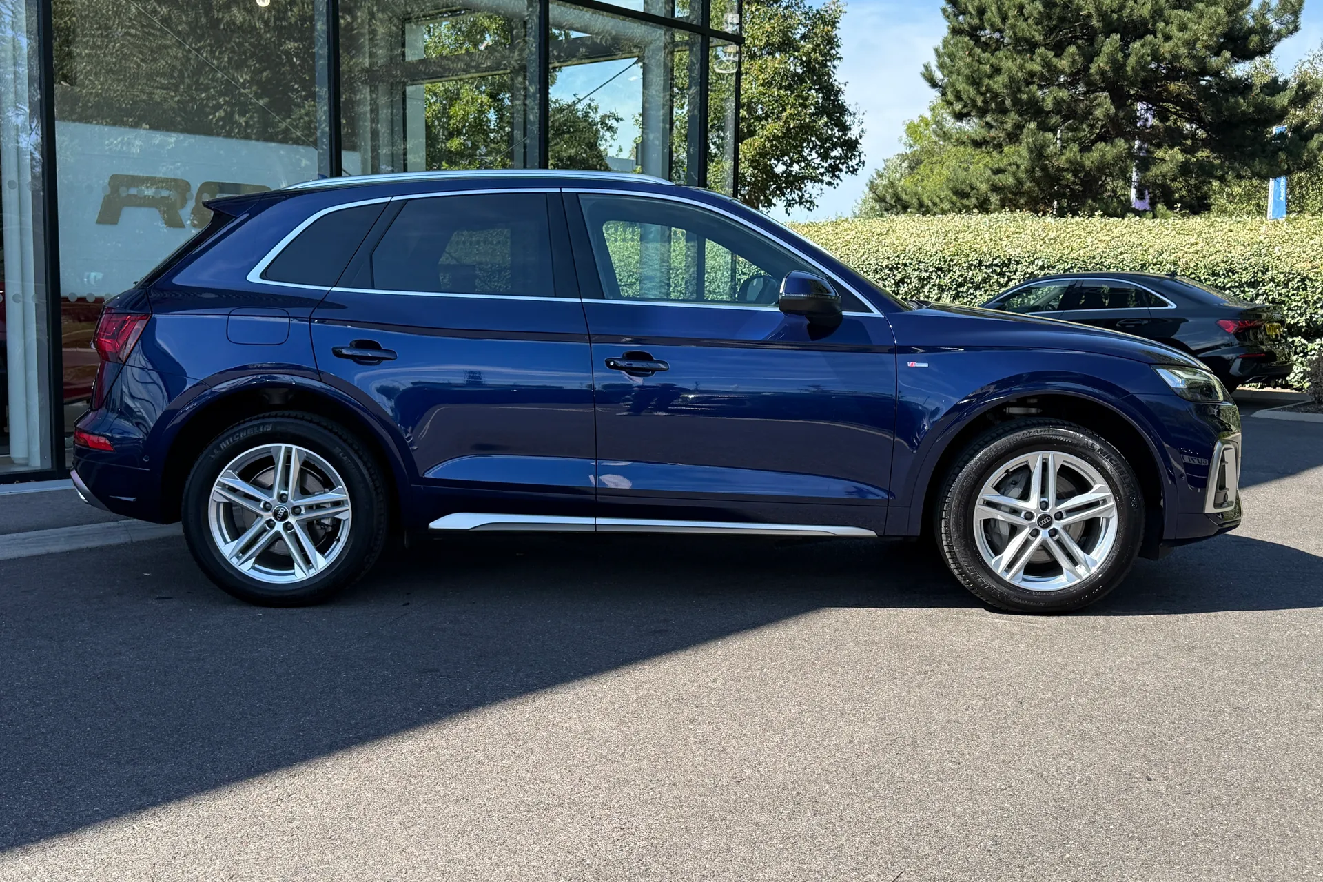 Audi Q5 thumbnail image number 2