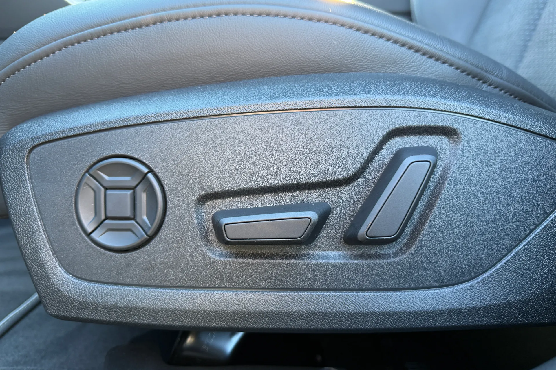 Audi A6 thumbnail image number 22