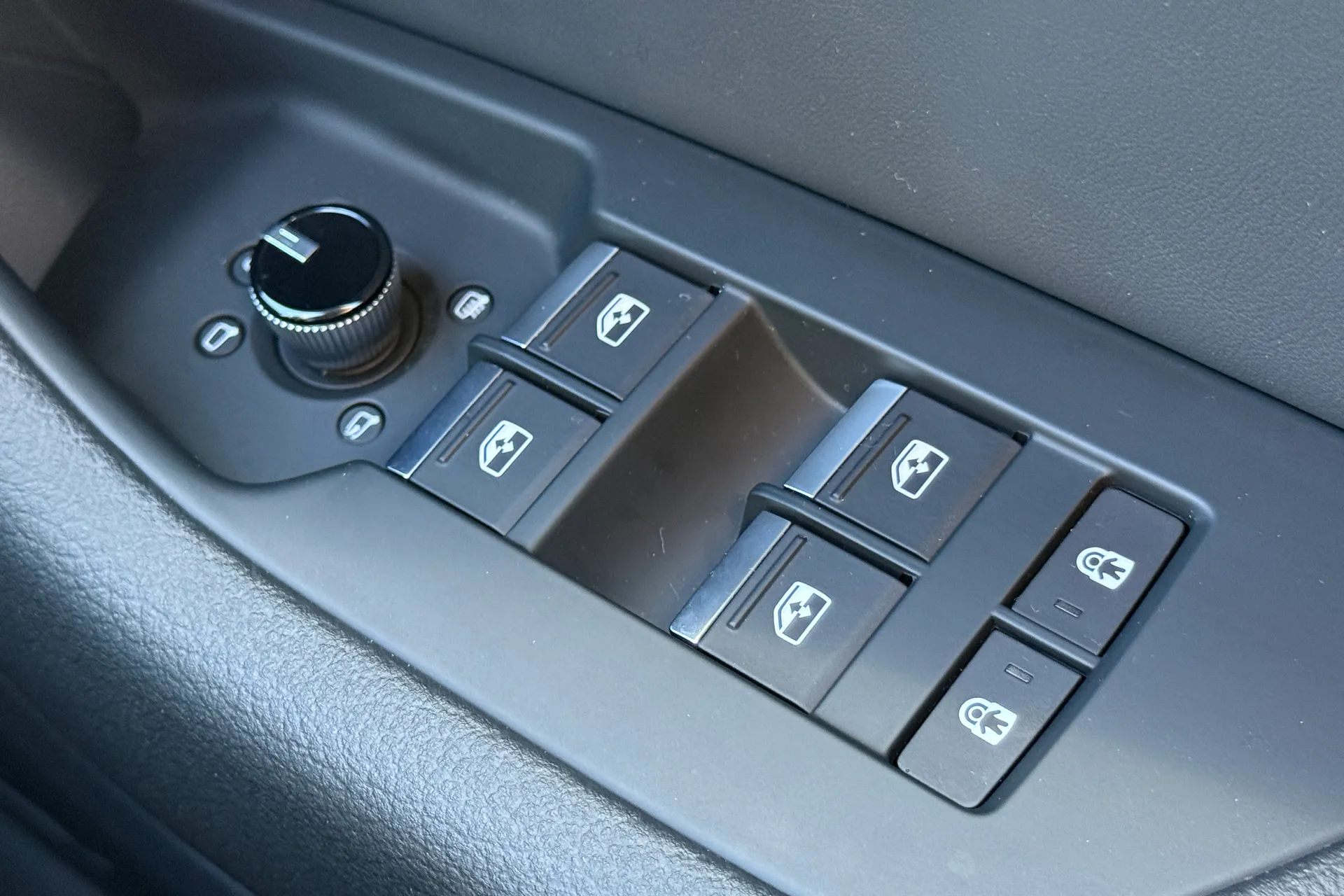 Audi A6 thumbnail image number 25