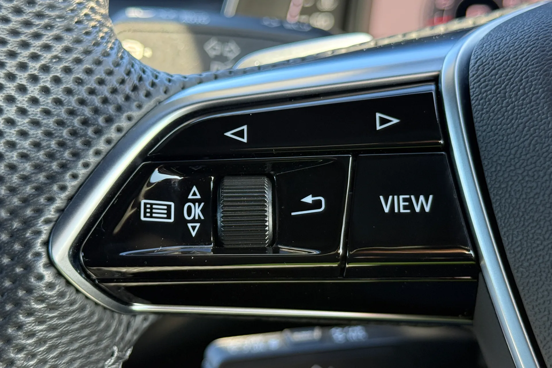 Audi A6 thumbnail image number 27