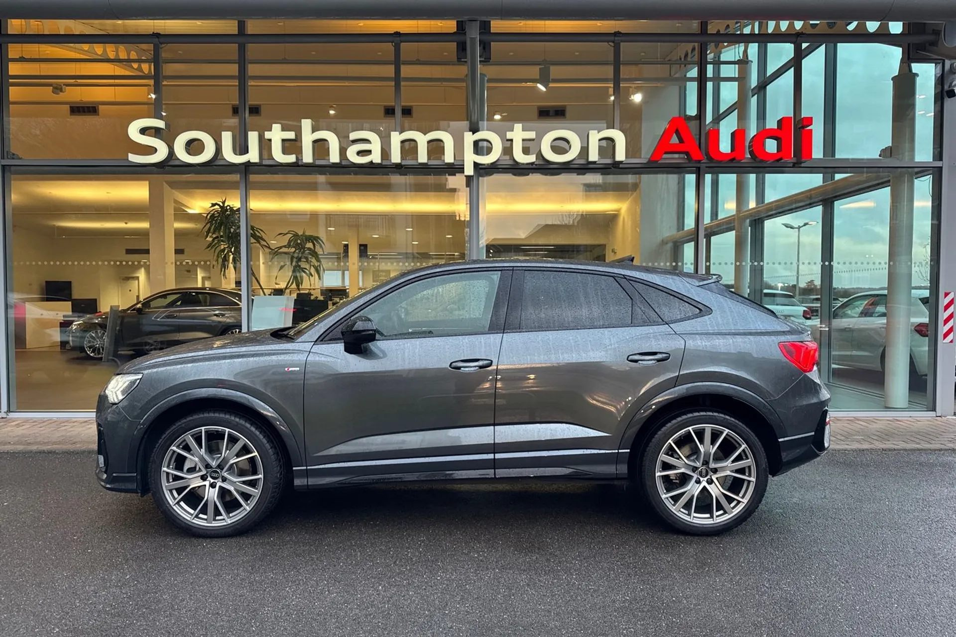 Audi Q3 thumbnail image number 8