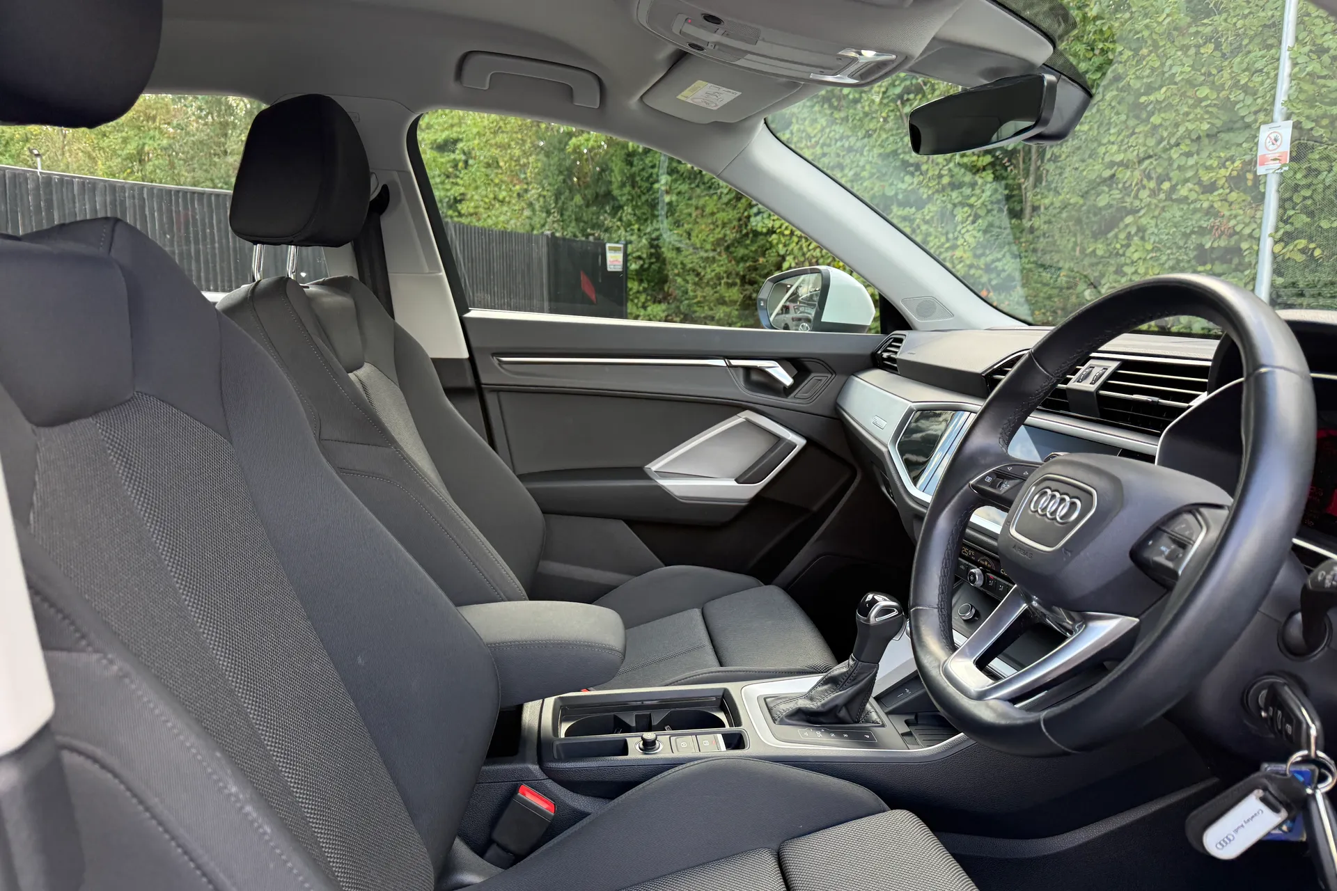 Audi Q3 thumbnail image number 24