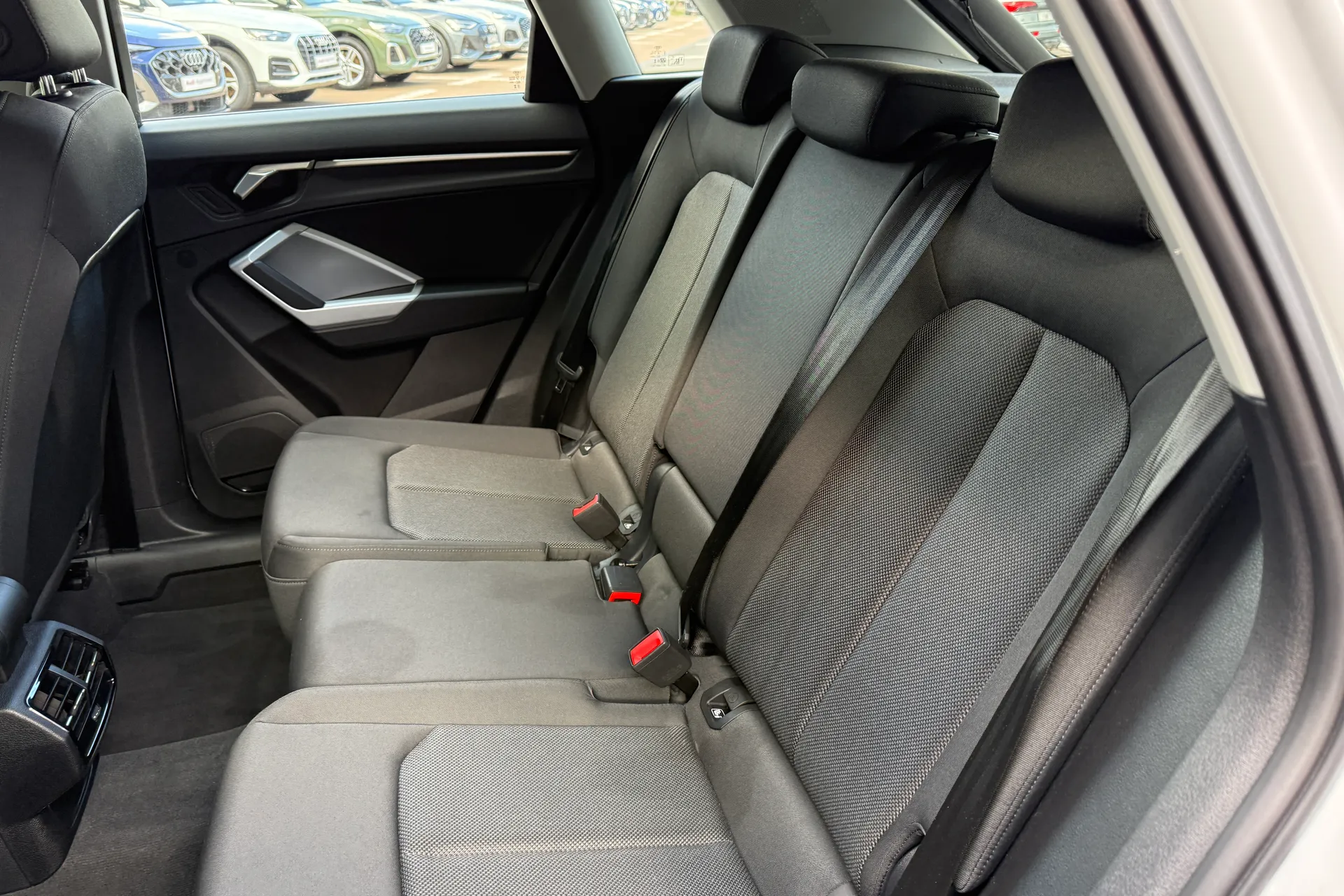 Audi Q3 thumbnail image number 43