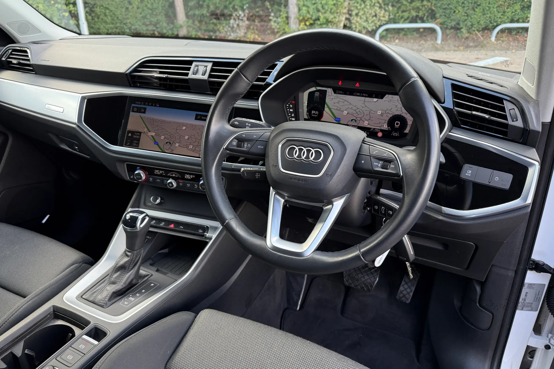 Audi Q3 thumbnail image number 22