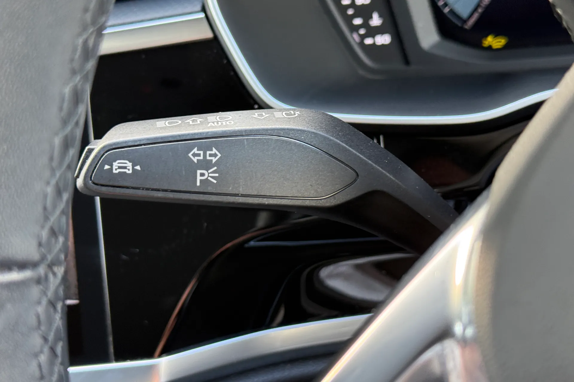 Audi Q3 thumbnail image number 9