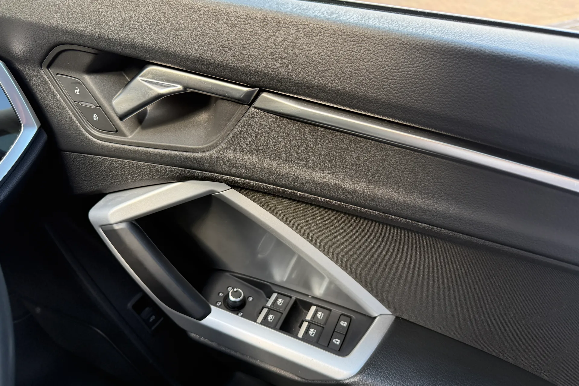 Audi Q3 thumbnail image number 14