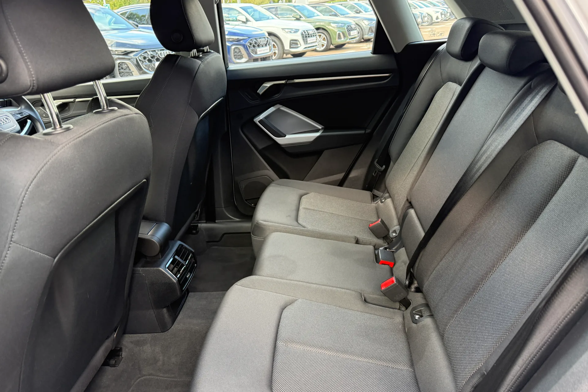 Audi Q3 thumbnail image number 44