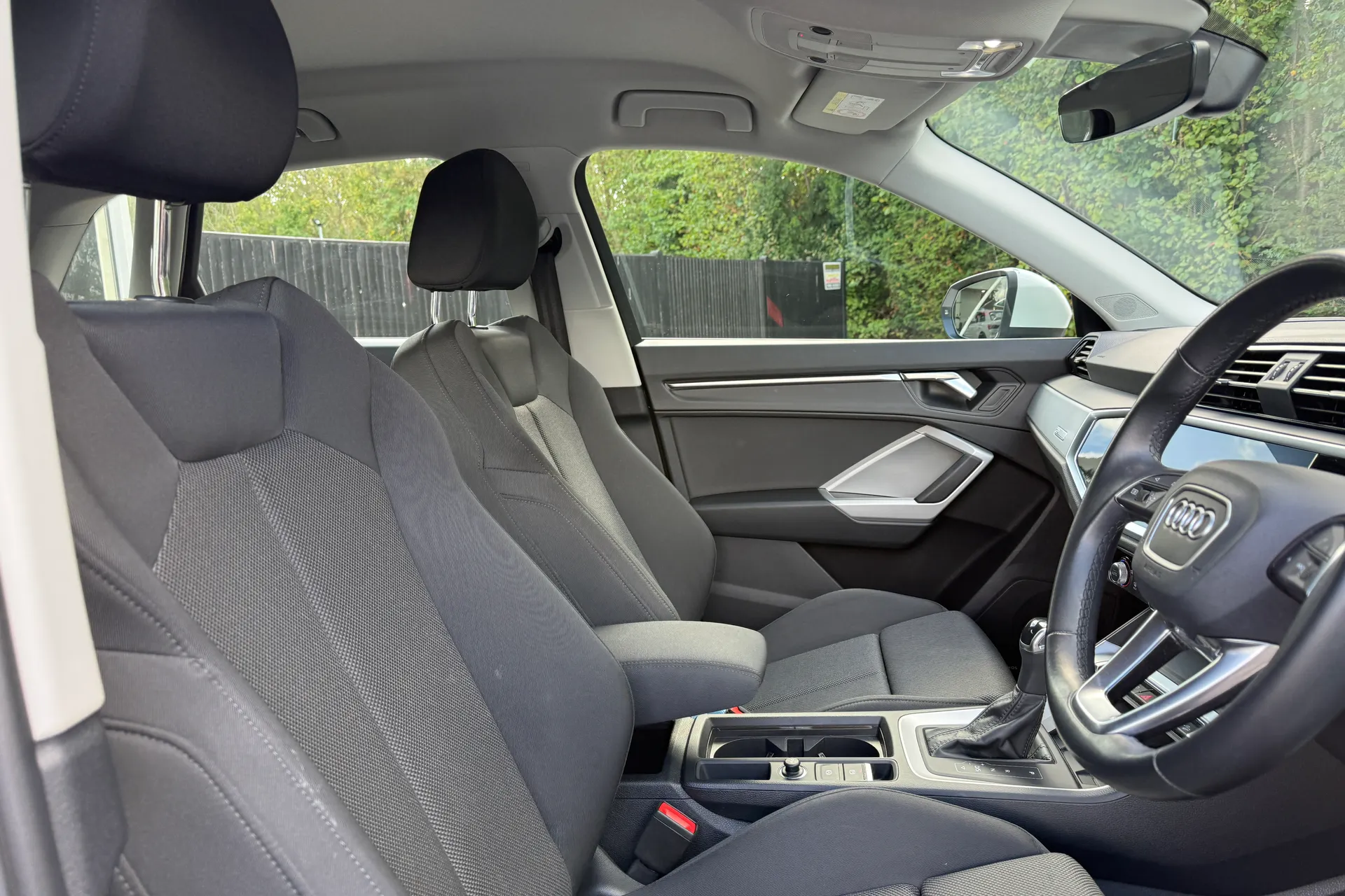 Audi Q3 thumbnail image number 23