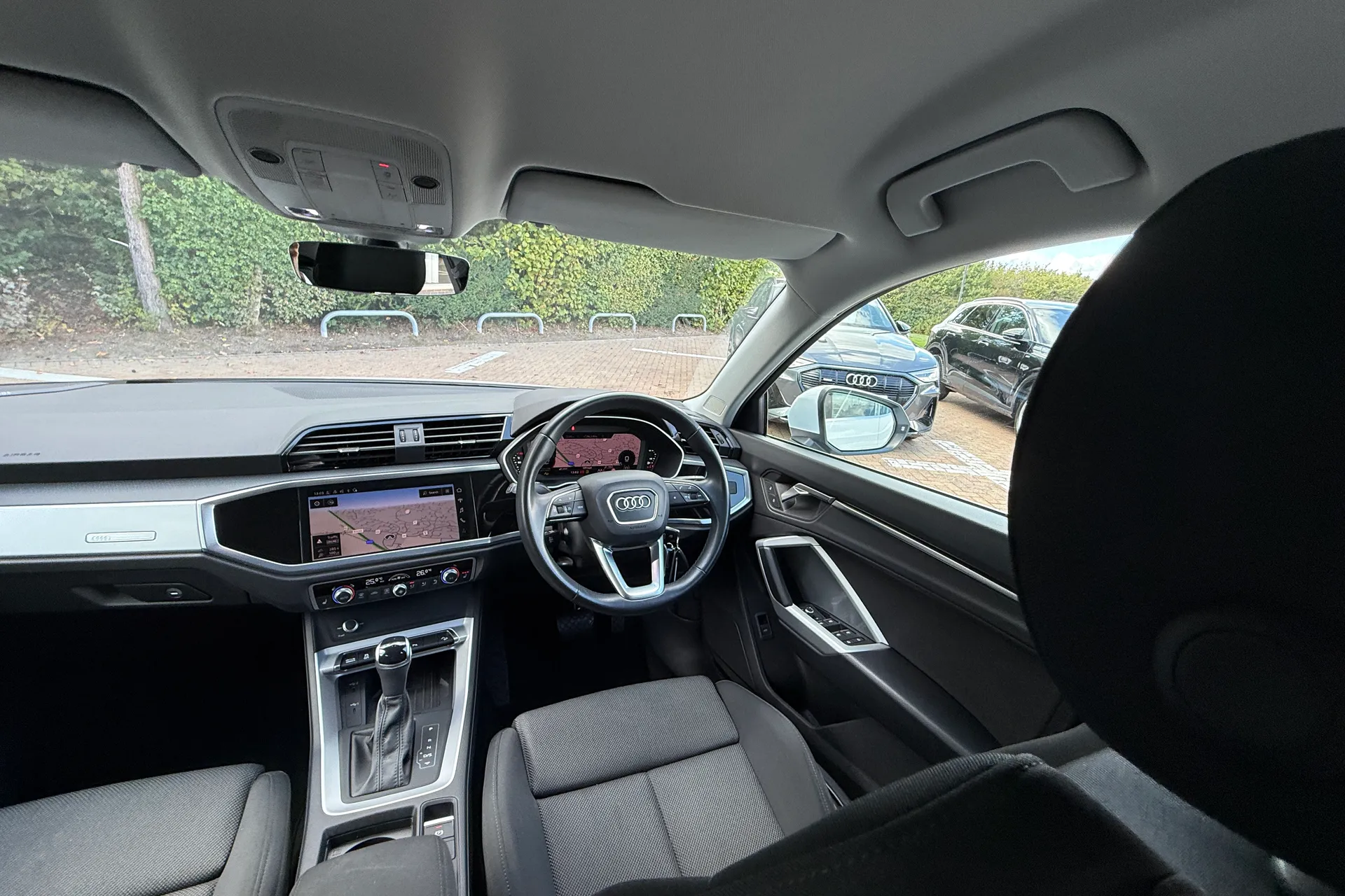 Audi Q3 thumbnail image number 32