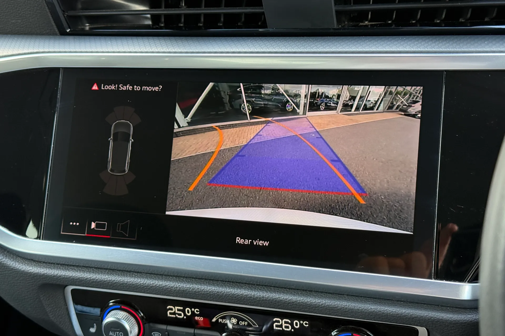 Audi Q3 thumbnail image number 7
