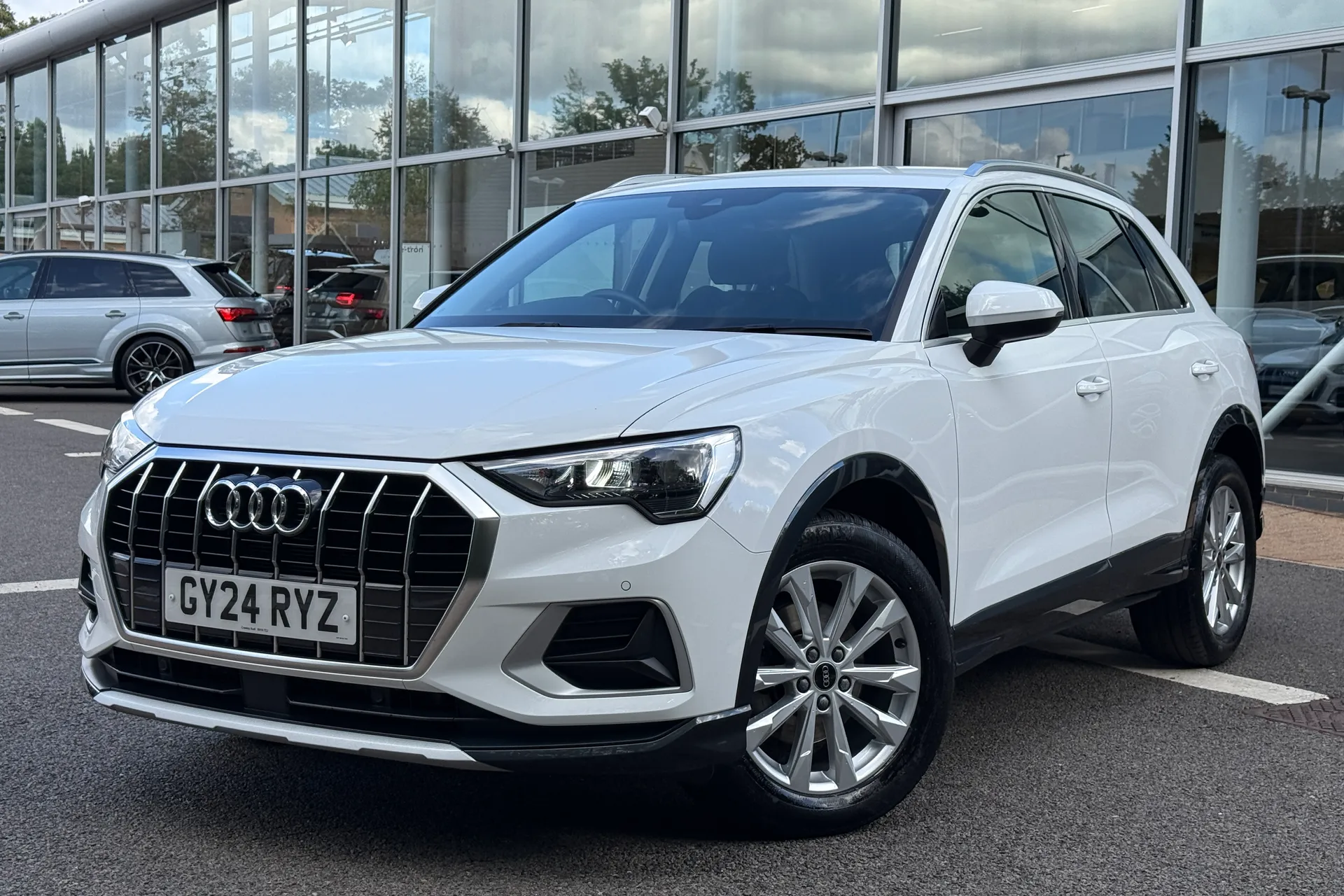 Audi Q3 thumbnail image number 48