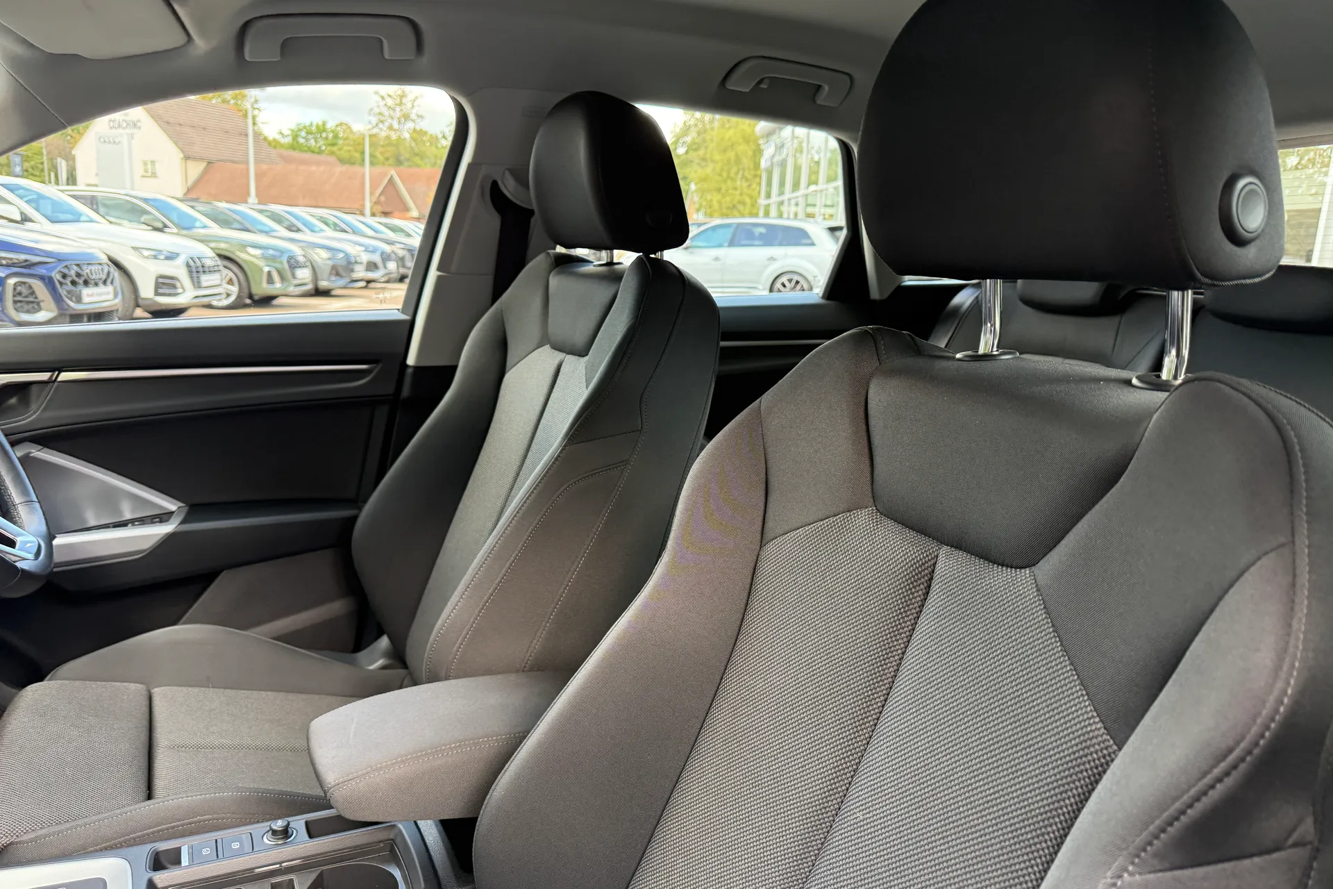 Audi Q3 thumbnail image number 46