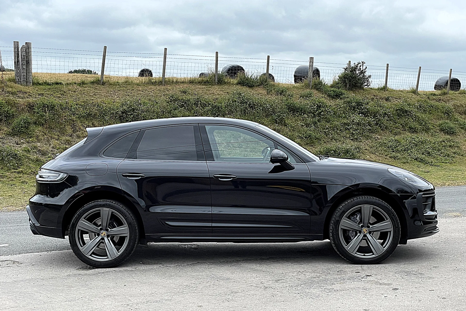 Porsche MACAN thumbnail image number 2