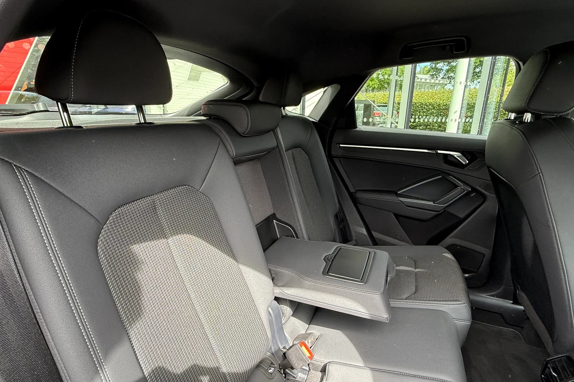 Audi Q3 thumbnail image number 32