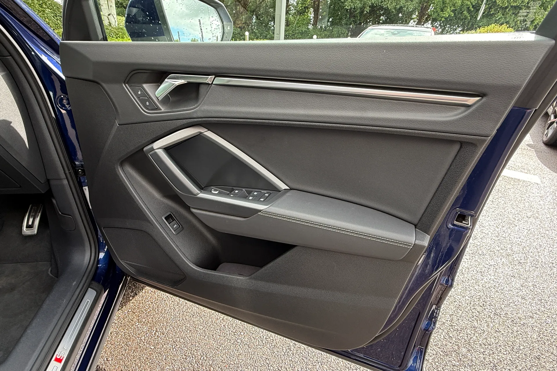 Audi Q3 thumbnail image number 25