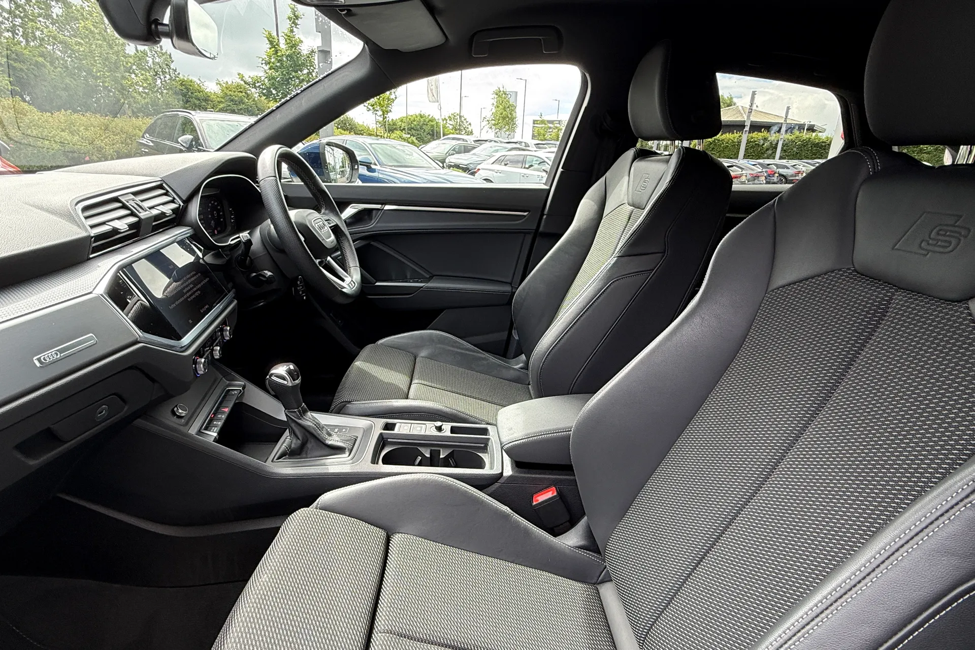 Audi Q3 thumbnail image number 42