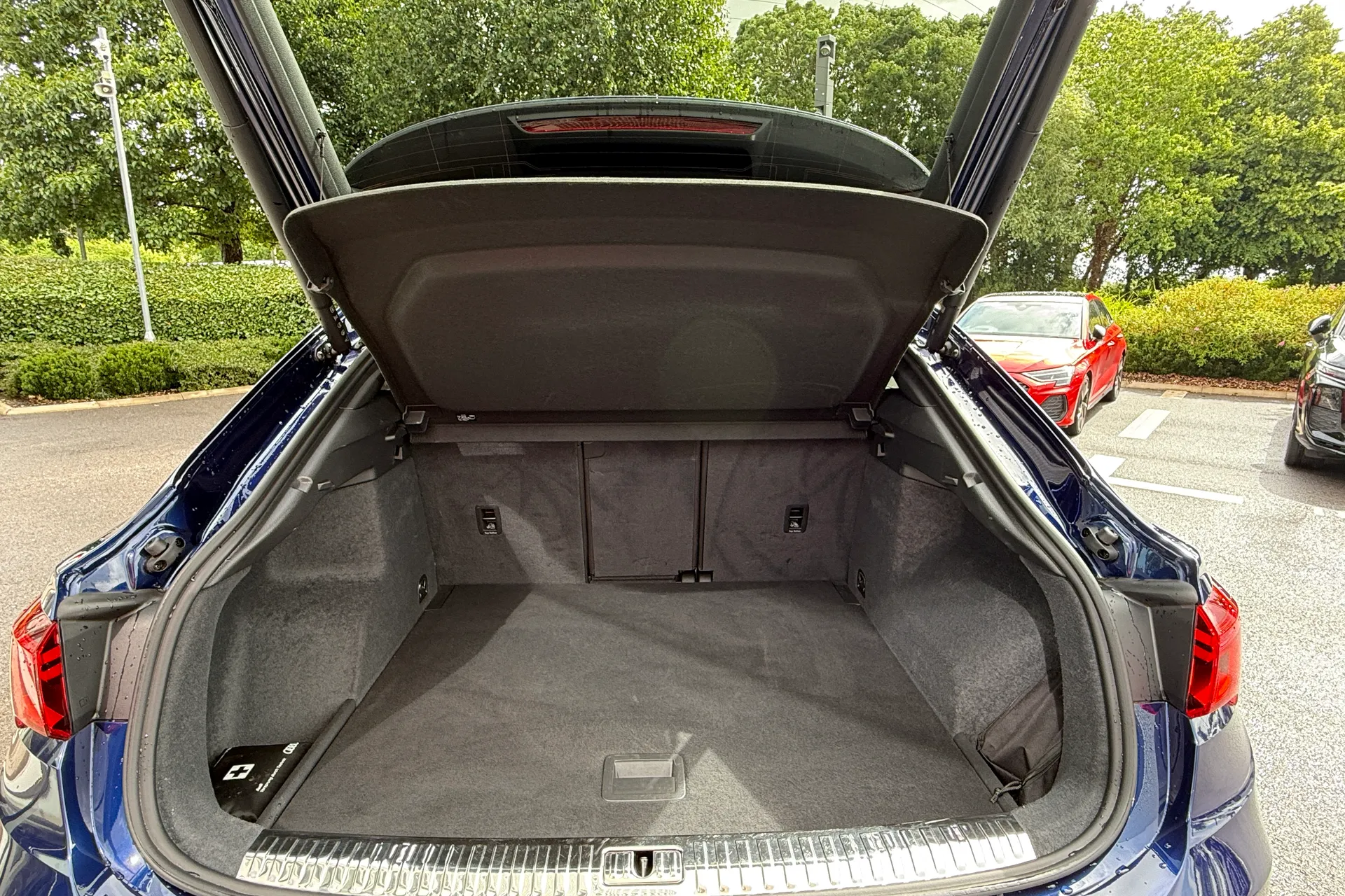 Audi Q3 thumbnail image number 38