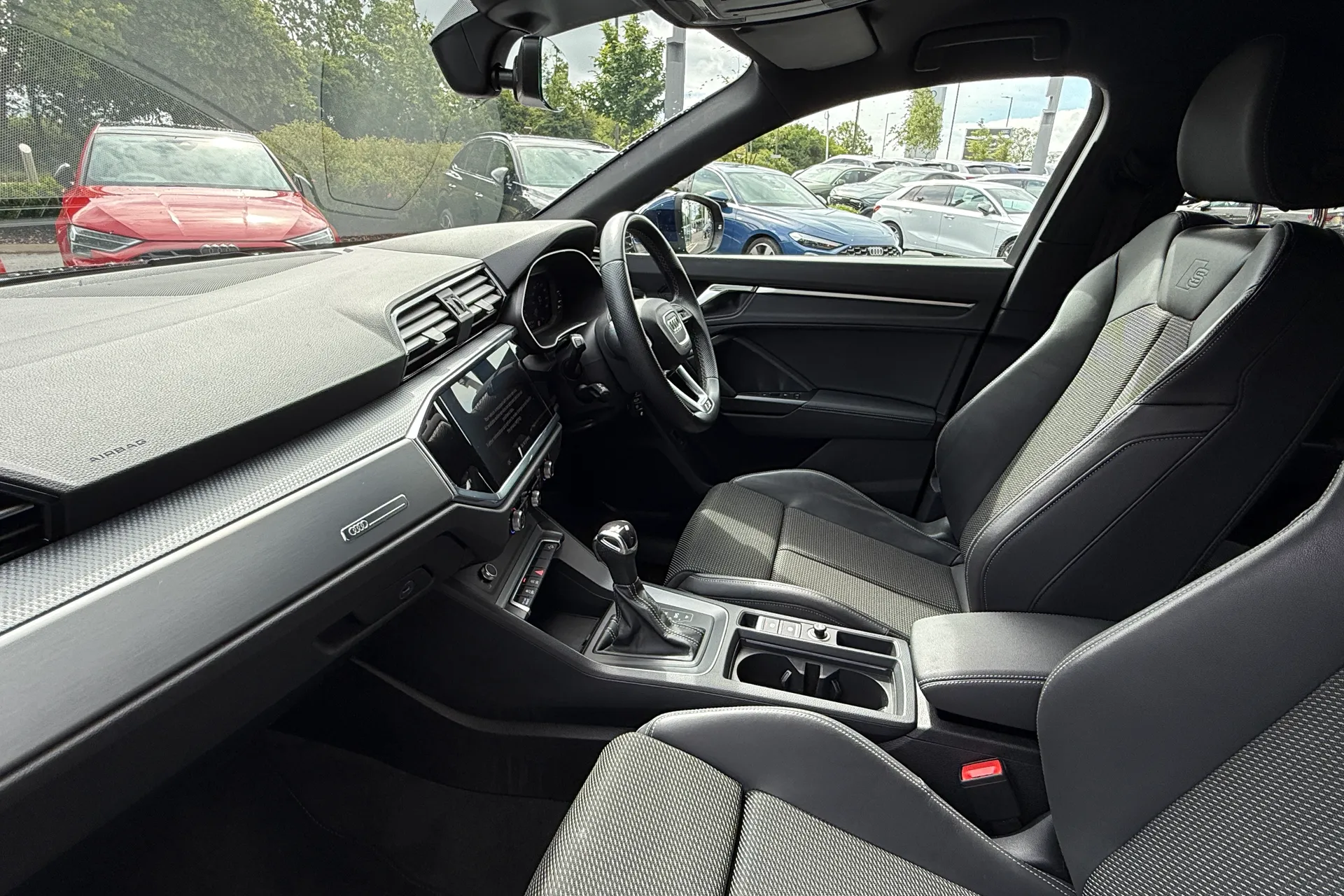 Audi Q3 thumbnail image number 34