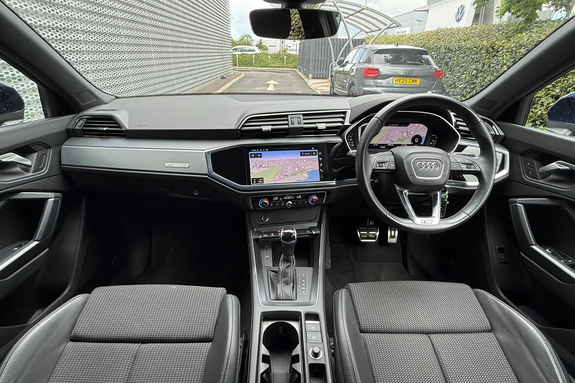 Audi Q3 thumbnail image number 4