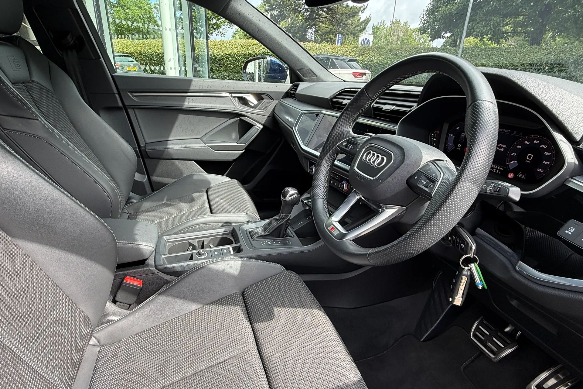 Audi Q3 thumbnail image number 21