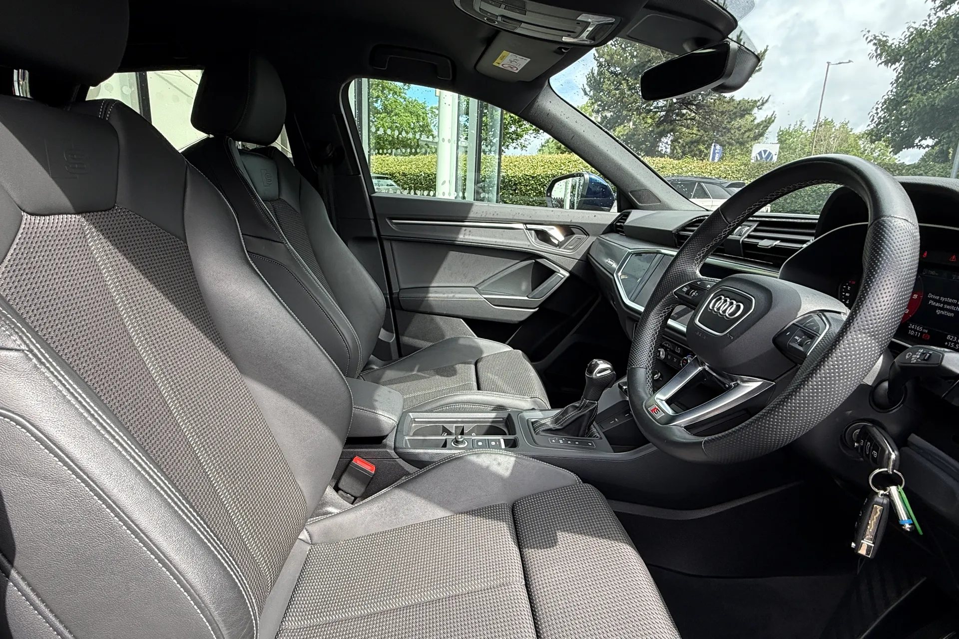 Audi Q3 thumbnail image number 23
