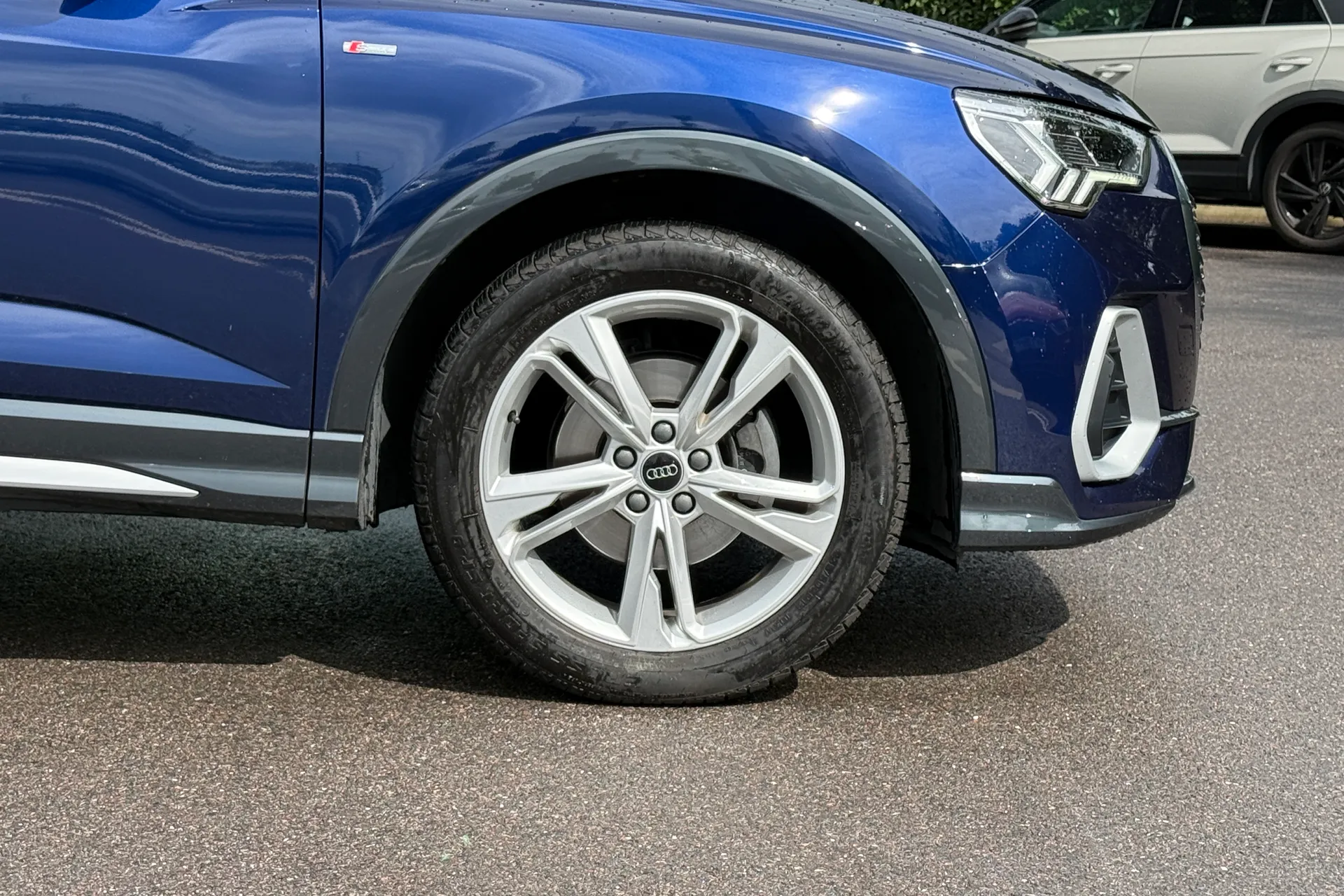 Audi Q3 thumbnail image number 27