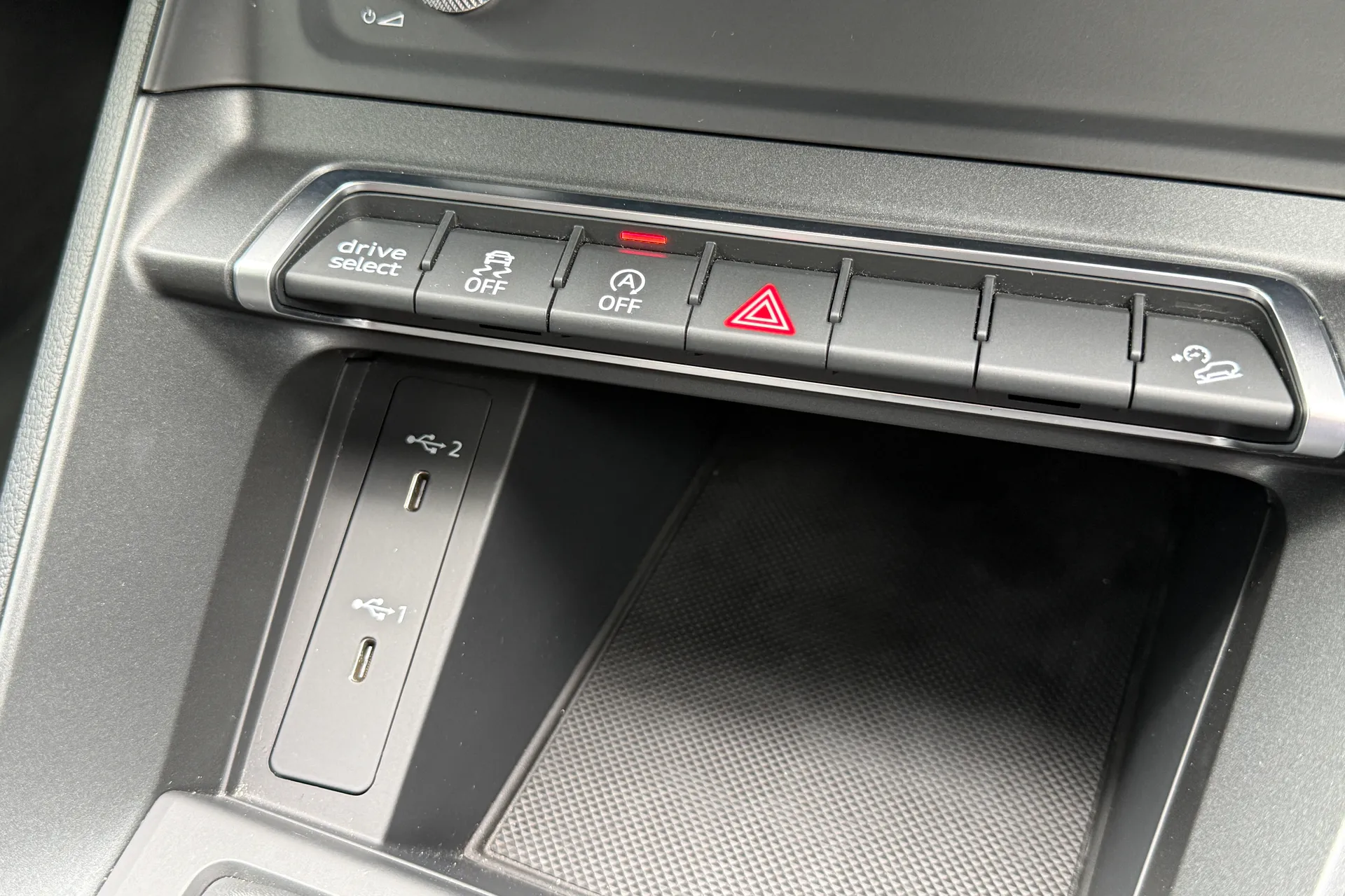Audi Q3 thumbnail image number 22