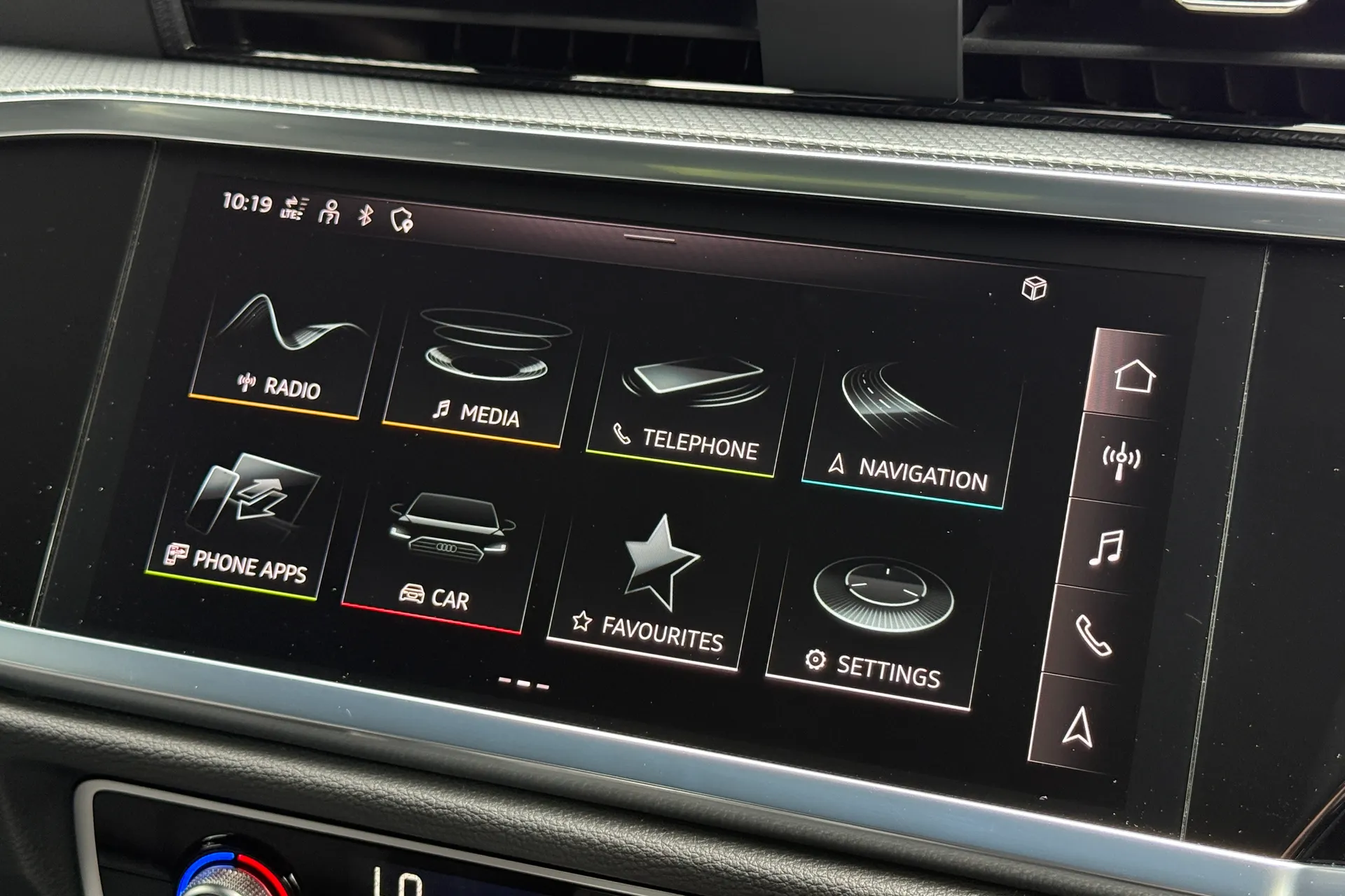 Audi Q3 thumbnail image number 15