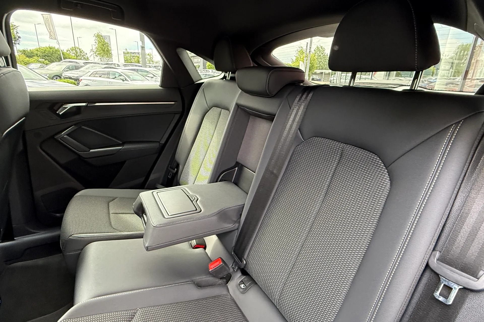 Audi Q3 thumbnail image number 40