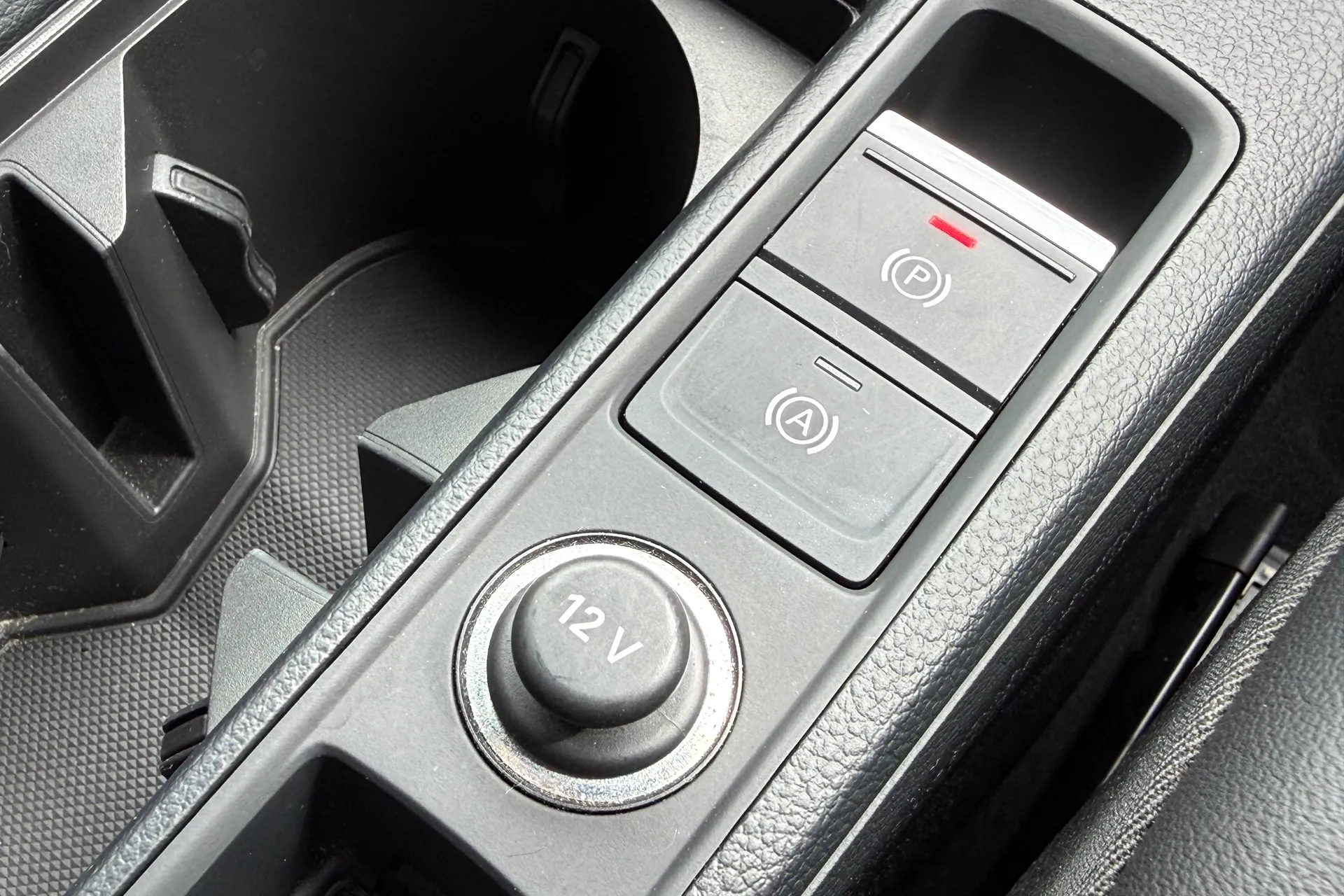 Audi Q3 thumbnail image number 24