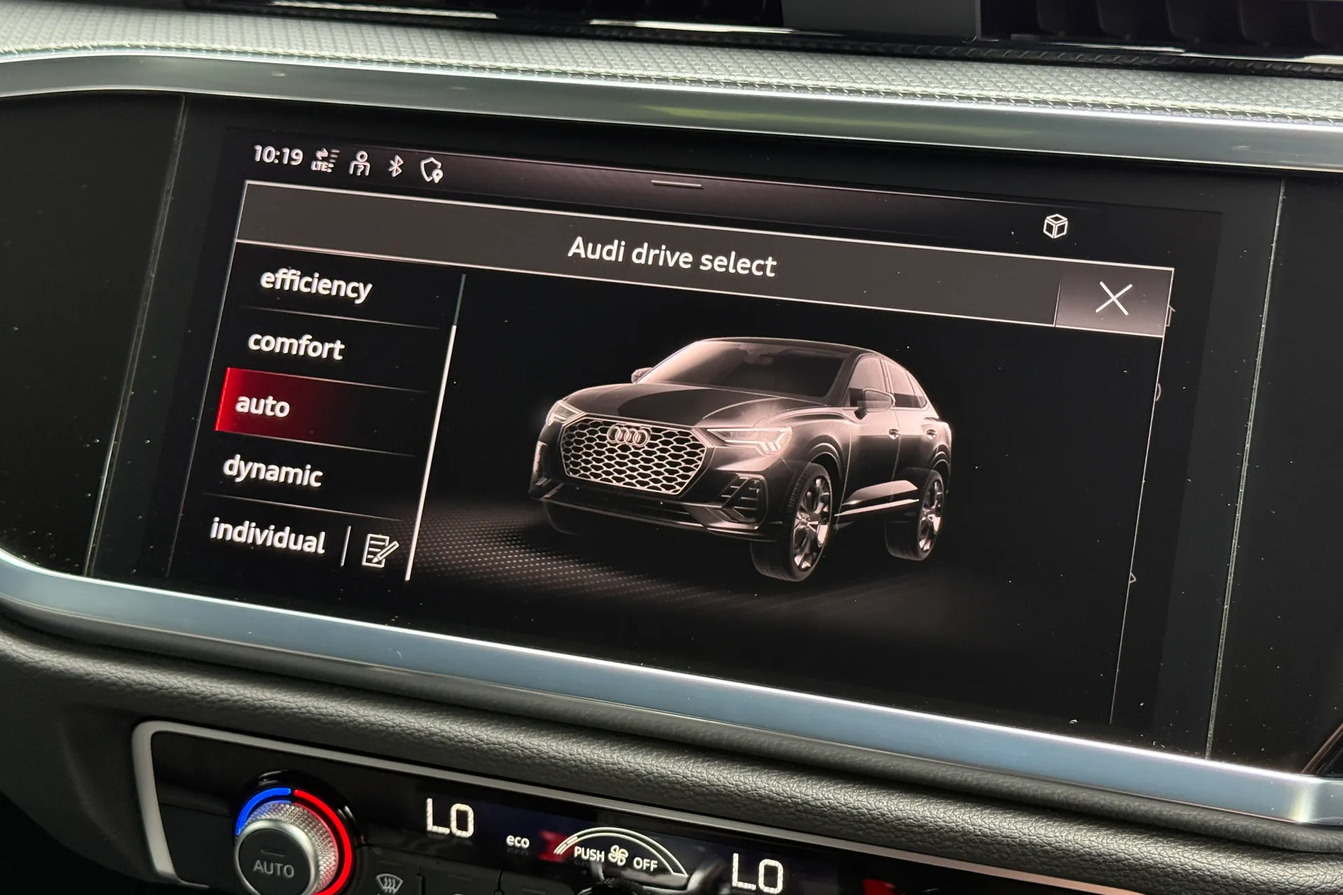 Audi Q3 thumbnail image number 30
