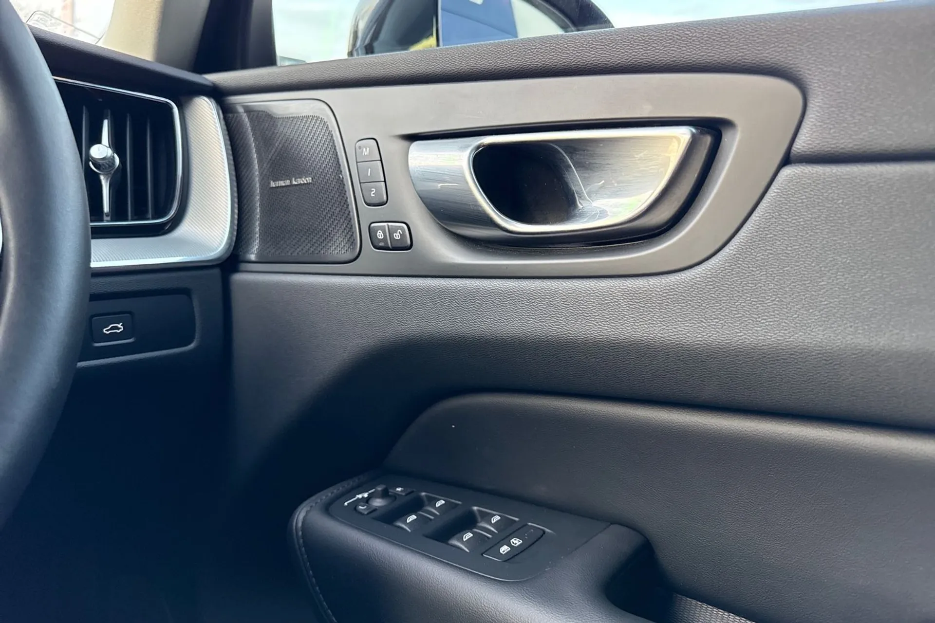 Volvo XC60 thumbnail image number 43