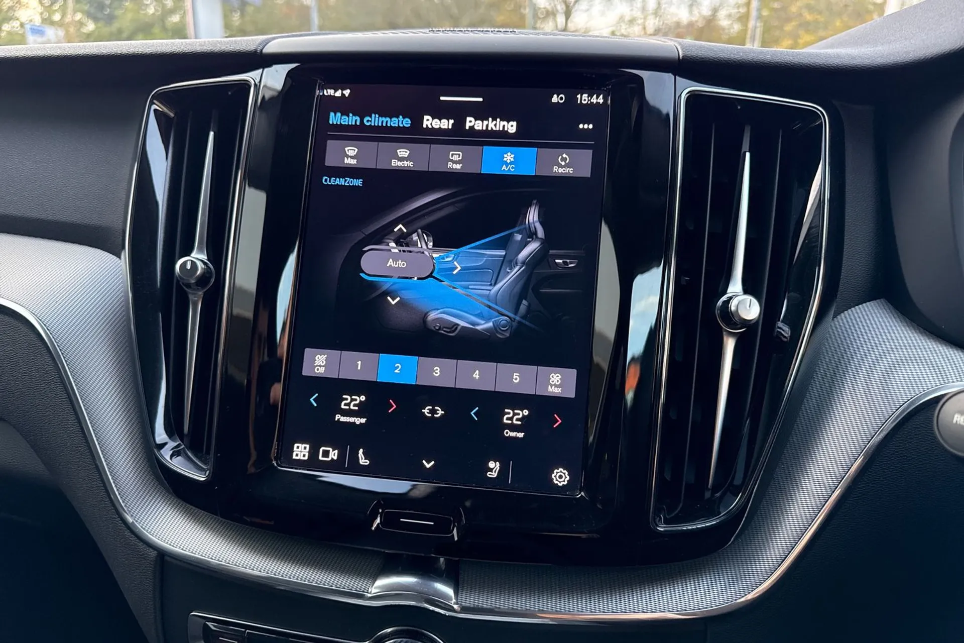 Volvo XC60 thumbnail image number 40