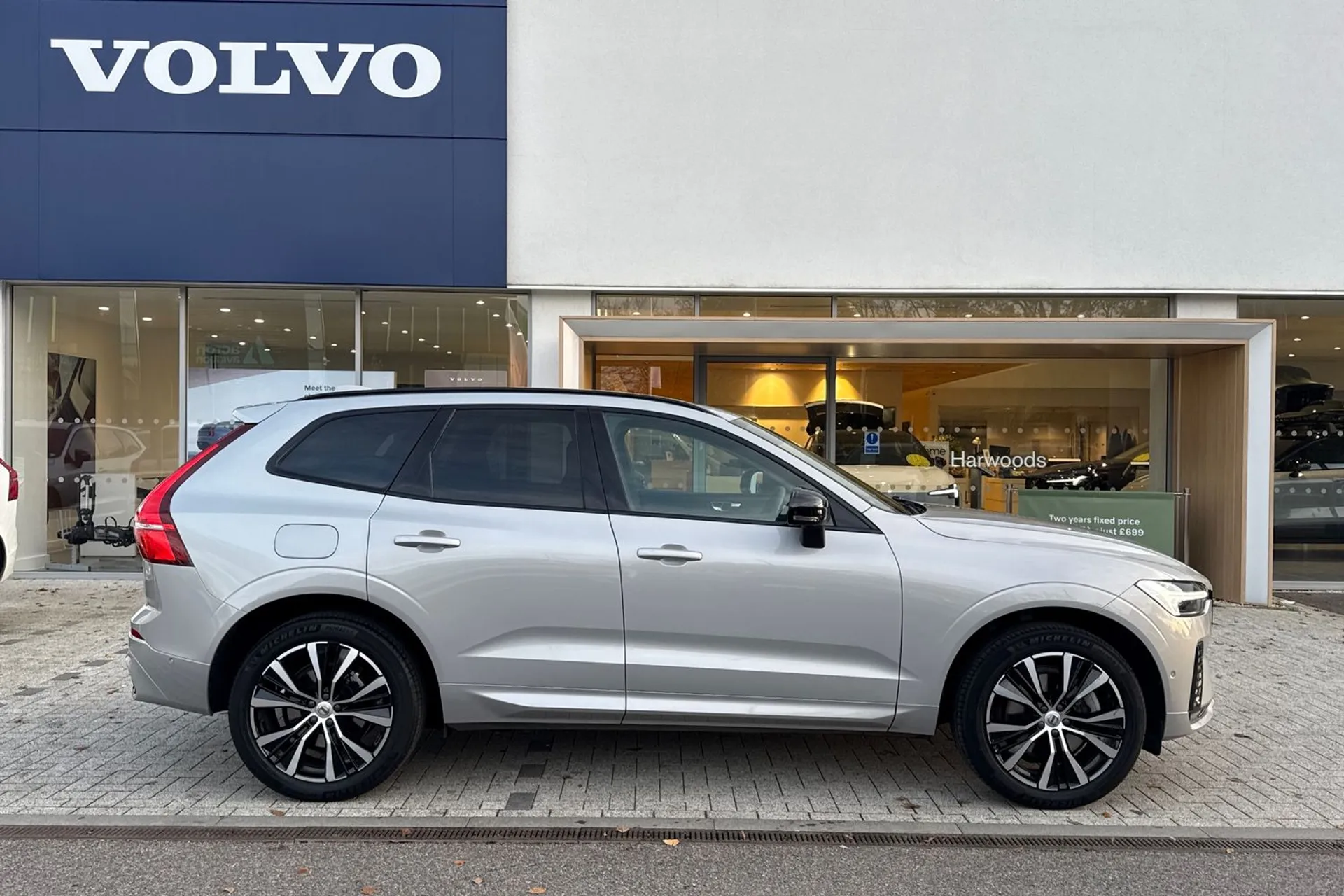 Volvo XC60 thumbnail image number 2