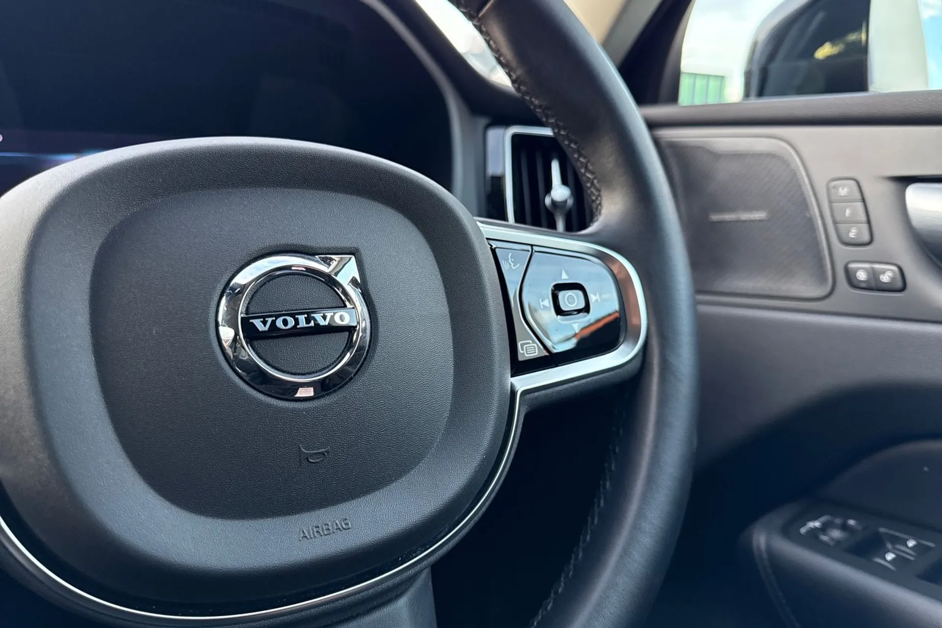 Volvo XC60 thumbnail image number 38